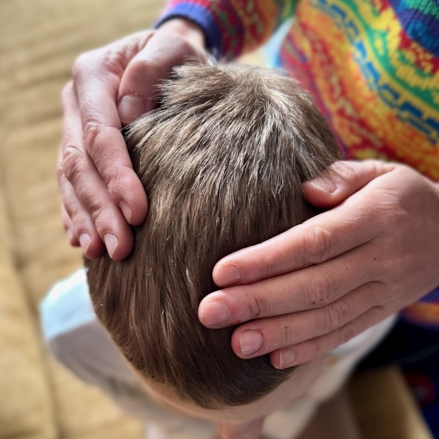 Hoofdmassage voor kinderen - ontspanning bij prikkels en stress